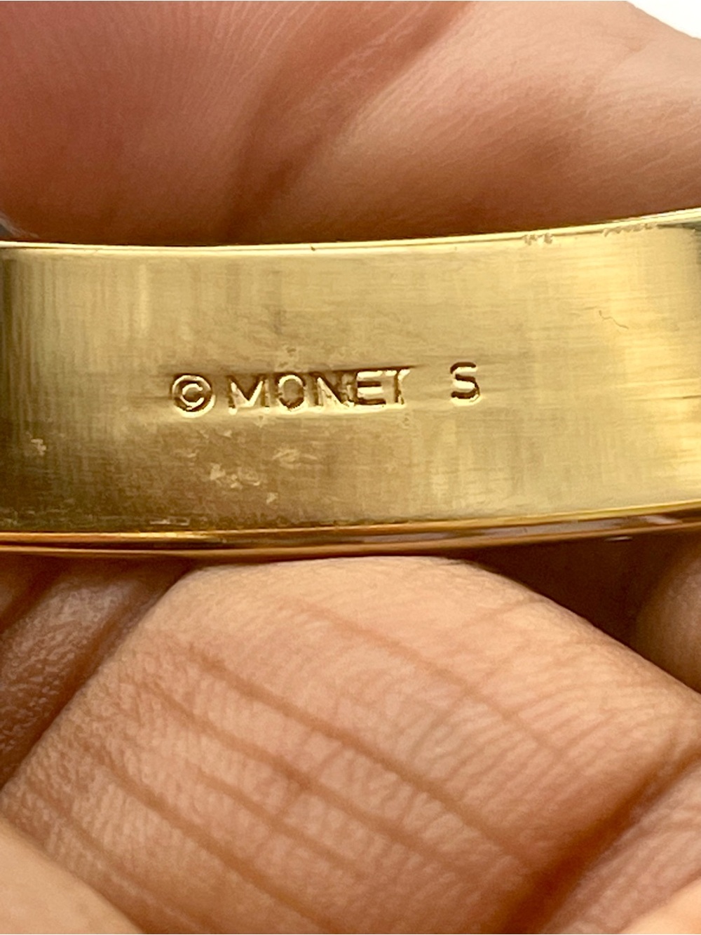 Vintage Monet Gold-Tone Polished Bangle Bracelet. Sz 7 1/2 inches - Picture 3 of 5